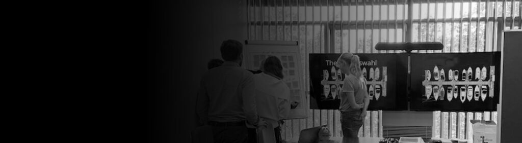 Personen vor Flip CHart